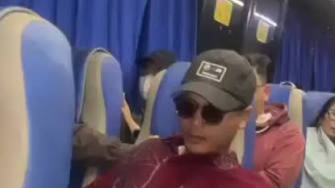 Viral Pria Pura-pura Tidur Diduga Lecehkan Wanita di Bus JR Connexion