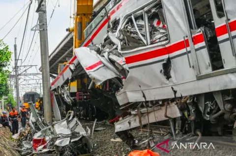 Terungkap! KNKT Beberkan 6 Faktor di Balik Tabrakan KA Argo Bromo dan KRL Bekasi Timur
