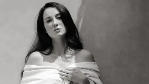 Julie Estelle Melahirkan Anak Kedua, Putranya Diberi Nama Julian Luke