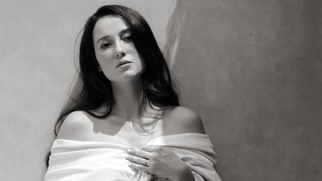 Julie Estelle Melahirkan Anak Kedua, Putranya Diberi Nama Julian Luke