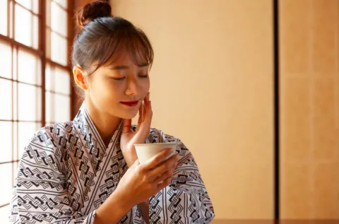 Bukan Sulap, Bukan Filter! 5 Rahasia Perempuan Jepang untuk Kulit Glowing dan Awet Muda