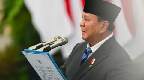 Prabowo Pimpin HUT ke-81 TNI, SBY dan Jokowi Hadir Duduk Berdampingan