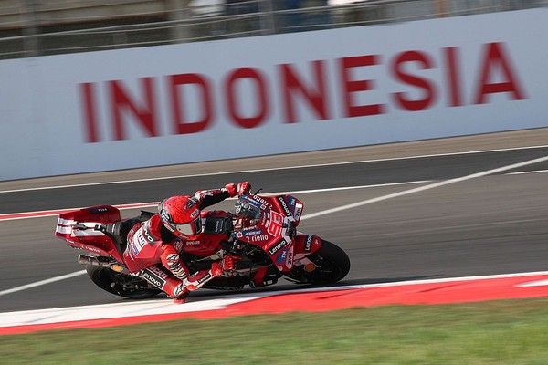 Marc Marquez Juara Sprint Race MotoGP Mandalika 2026, Jorge Martin Terlempar dari Podium