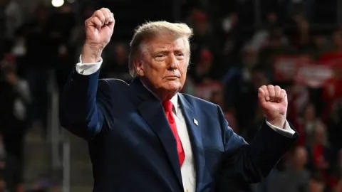 Trump Wacanakan Nama Samudra Trump atau Samudra Amerika Sebelum Lengser