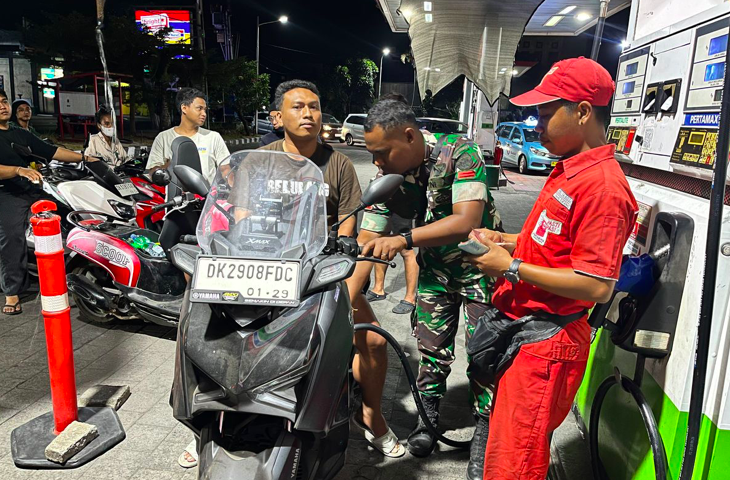 TNI Dikerahkan Bantu Jadi Operator SPBU 24 Jam di Bali, Atasi Antrean BBM