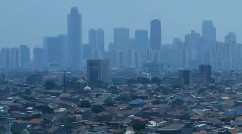 Pemprov DKI Jakarta Aktifkan Water Mist di 145 Gedung, Antisipasi Asap Karhutla dan Polusi Udara
