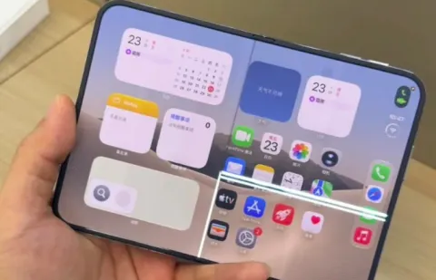 Layar Lipat iPhone Duo Retak dalam Hitungan Jam, Pengguna Mengaku Baru Membuka Kurang dari 20 Kali