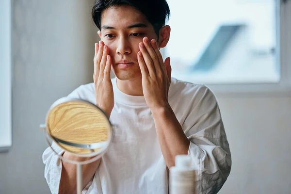 Ingin Wajah Lebih Cerah? Ini 5 Produk Skincare Pria yang Bisa Dicoba