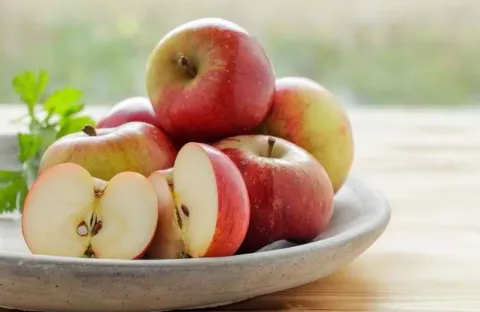 Sering Berjerawat? Kenali 5 Buah Kaya Nutrisi yang Baik untuk Kulit