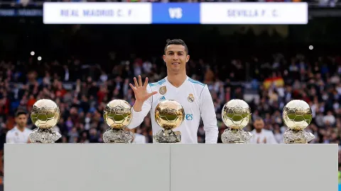 Ronaldo Kalahkan Messi dalam Pemilihan Ballon d'Or Terbaik Sepanjang Masa