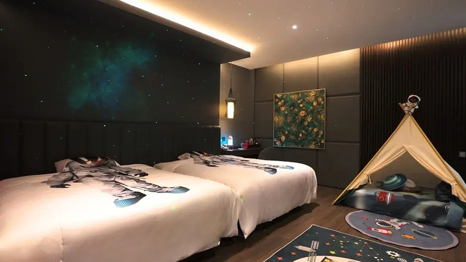 Ashley Tanah Abang Hadirkan Kamar Tematik Keluarga, Staycation Jadi Makin Seru!