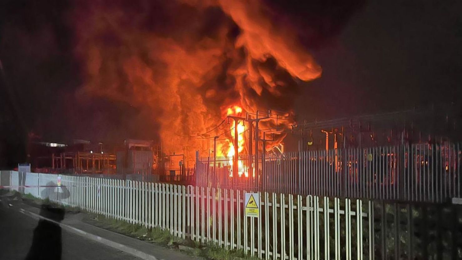 Bandara Heathrow London Lumpuh Akibat Kebakaran di Gardu Listrik, Ribuan Penerbangan Kacau