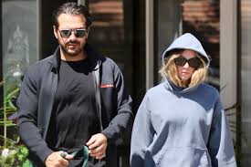 Baru Batal Tunangan, Sydney Sweeney Kepergok Jalan Bareng Jonathan Davino Lagi!