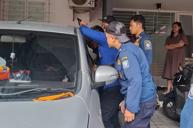 Bayi 1 Tahun Terjebak di Mobil Terkunci Berhasil Diselamatkan Damkar