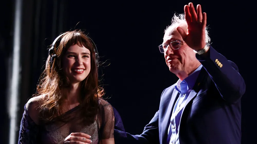 Bernie Sanders Kejutkan Panggung Coachella dengan Seruan Politik: 