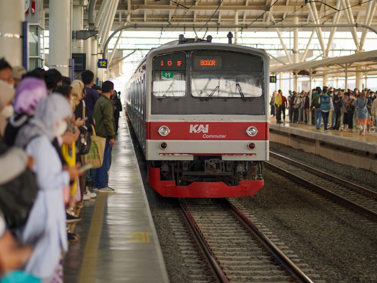 Catat! Ini Aturan Buka Puasa di Dalam Kereta Commuter Line Selama Ramadan
