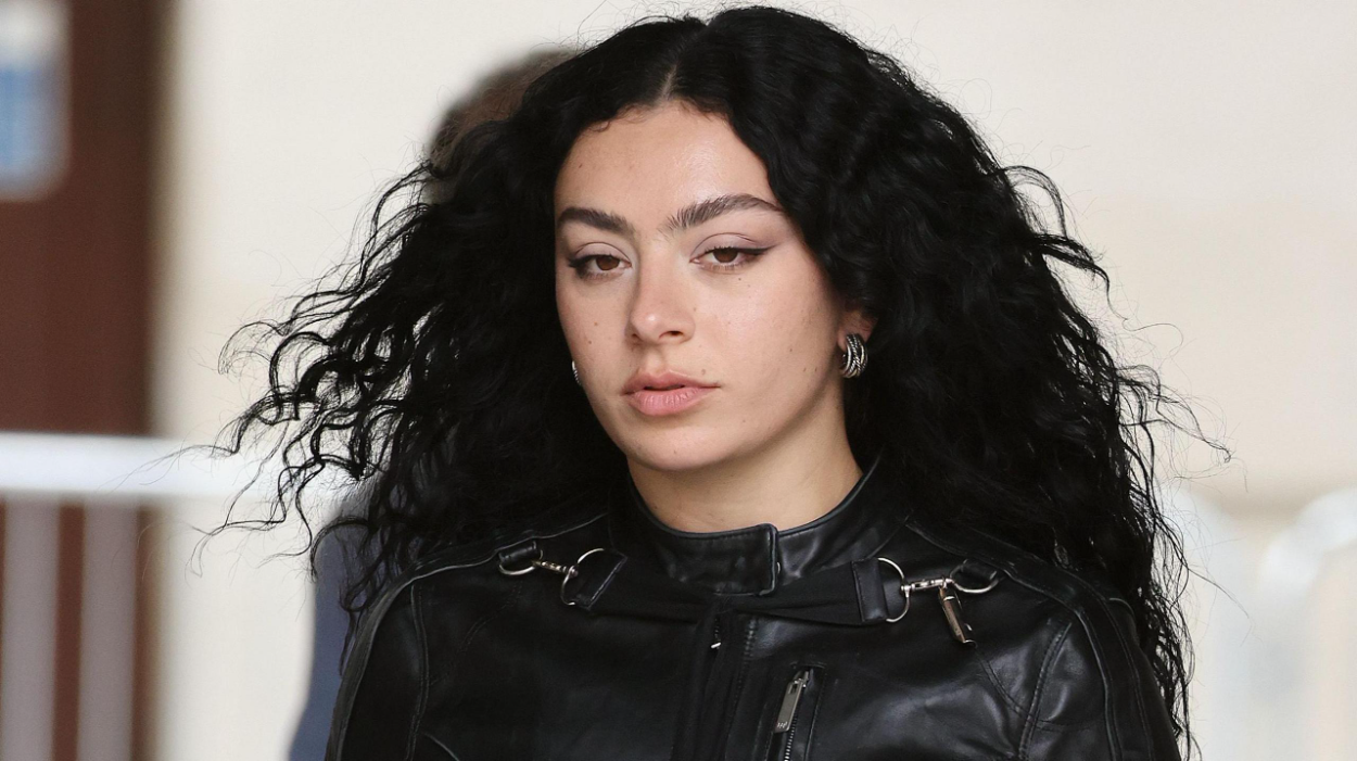 Charli XCX Isyaratkan Perubahan Gaya Musik di Album Baru