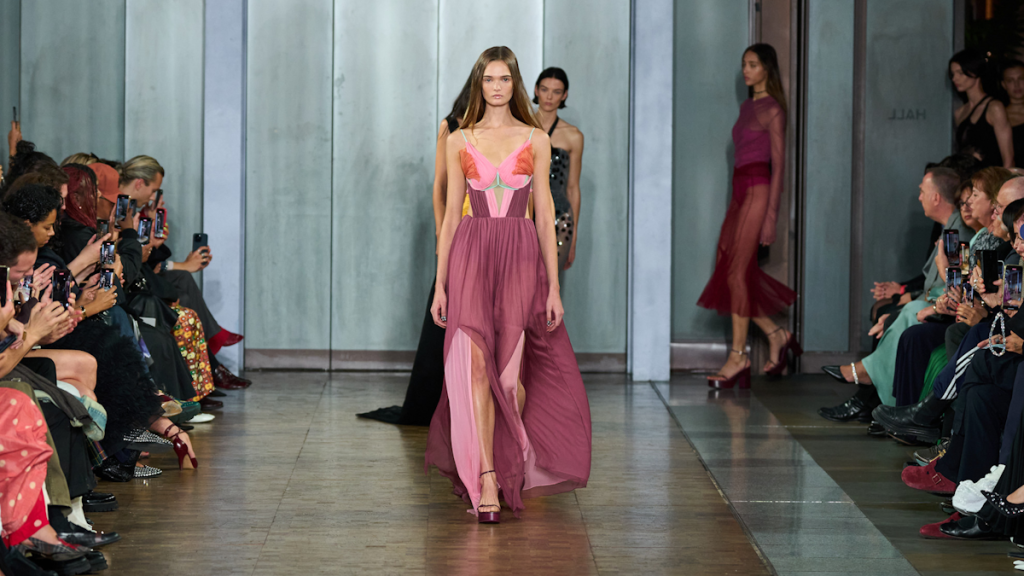 Di Tengah Krisis London Fashion Week 2025, Kreativitas Desainer Tak Padam
