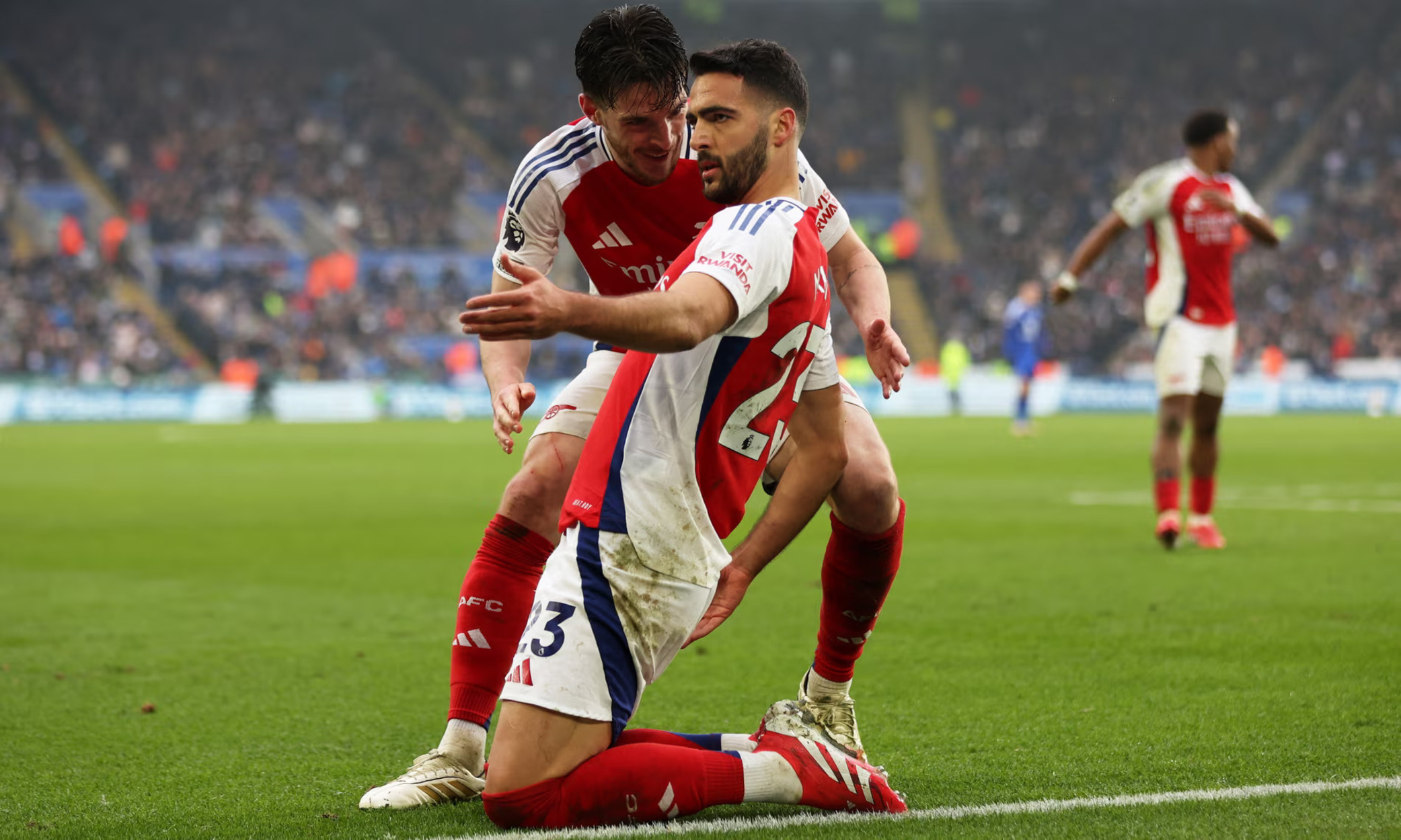 Dua Gol Merino Bawa Arsenal Dekati Puncak! Nwaneri Bersinar di Kemenangan Krusial