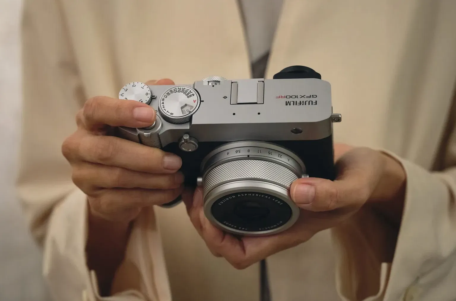 Fujifilm GFX100RF: Kamera Compact Rasa Medium Format, Gahar Abis!