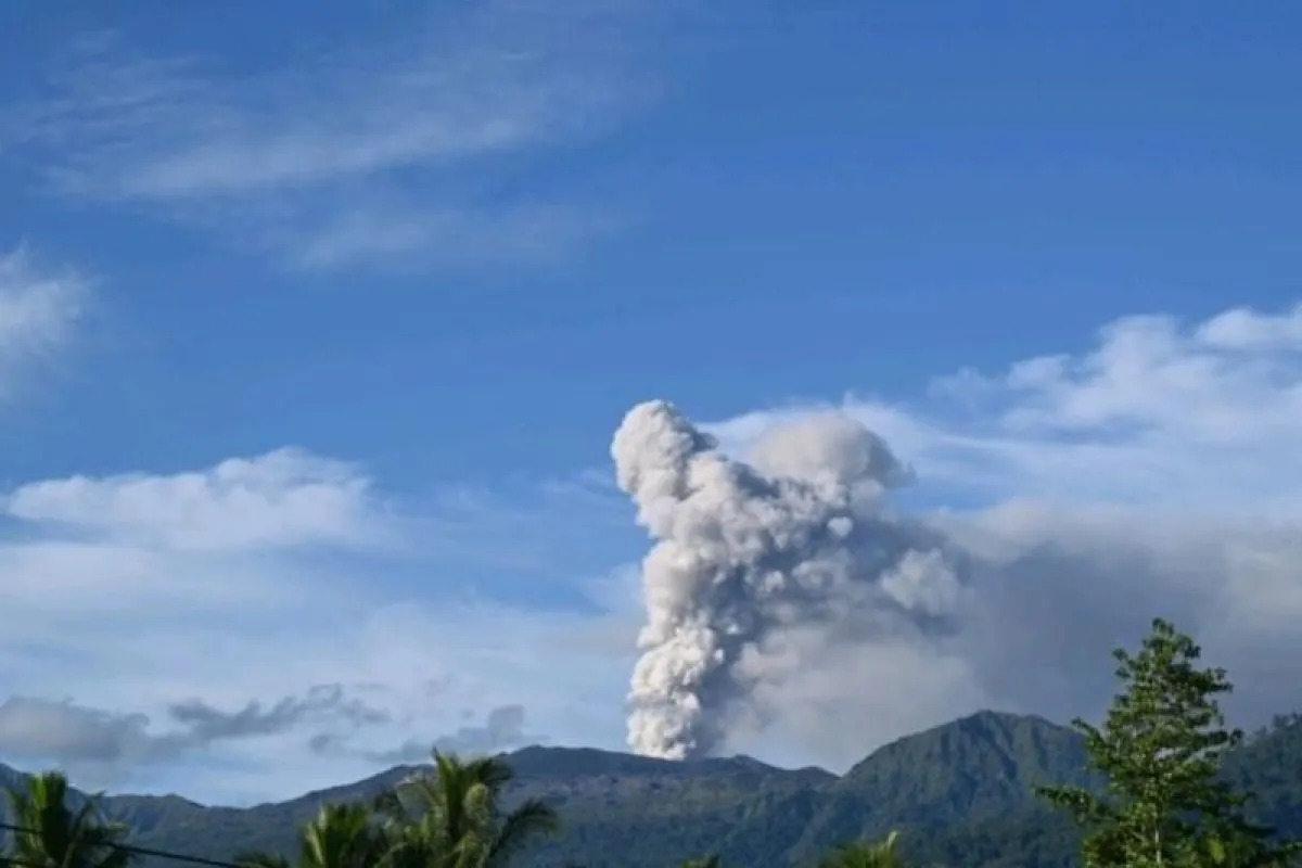 Gunung Dukono Erupsi, Abu Vulkanik Capai 1.000 Meter