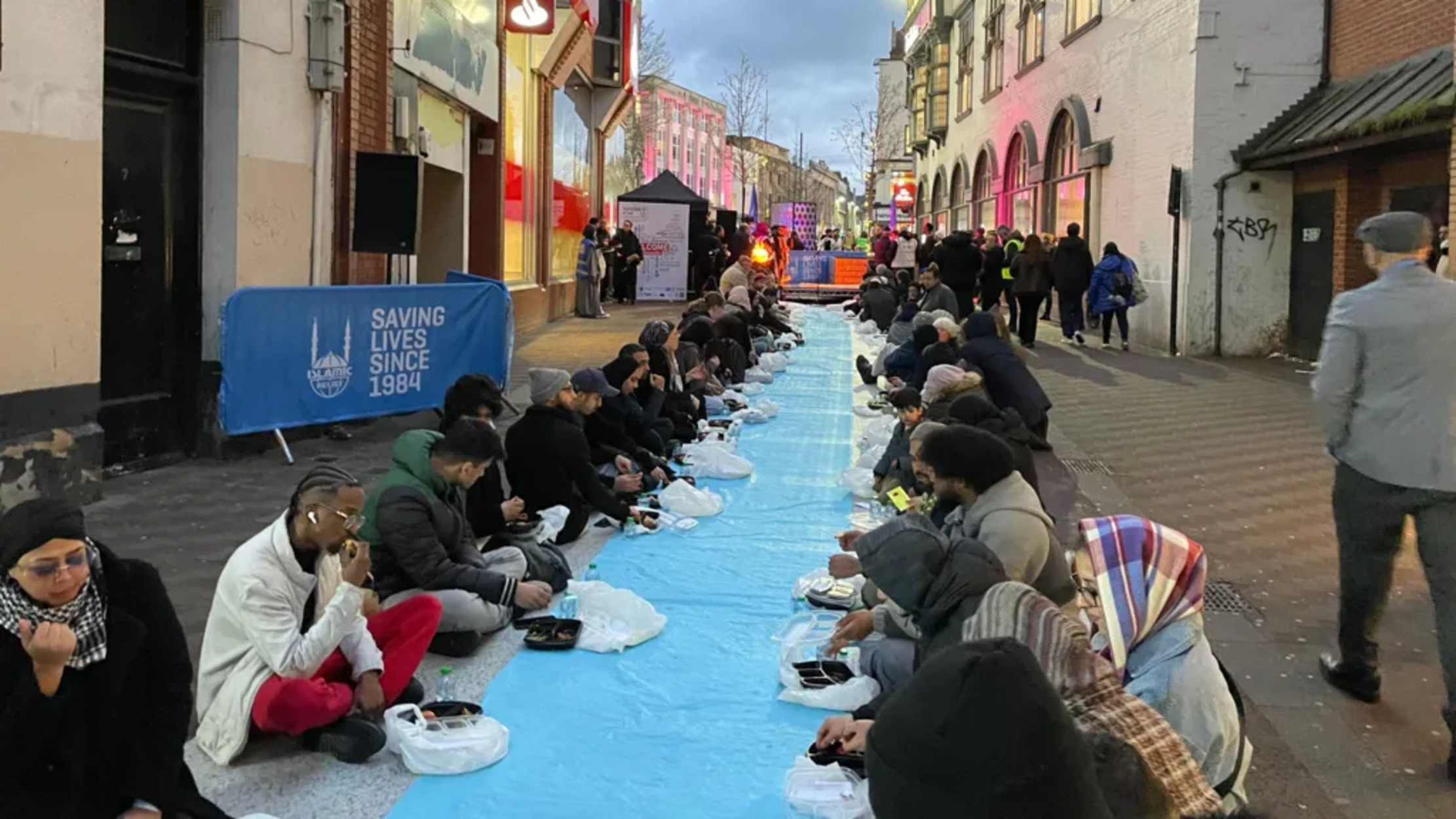 Iftar Massal Perdana di Pusat Kota Leicester Pererat Kebersamaan Antar Komunitas