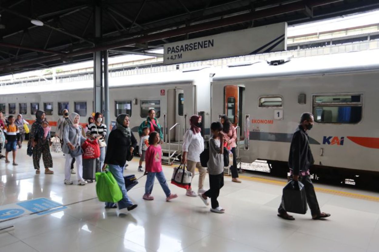 KAI Catat Udah Angkut 2,28 Juta Pemudik di Jawa & Sumatera, Stasiun Ini Paling Banyak Penumpang Berangkat