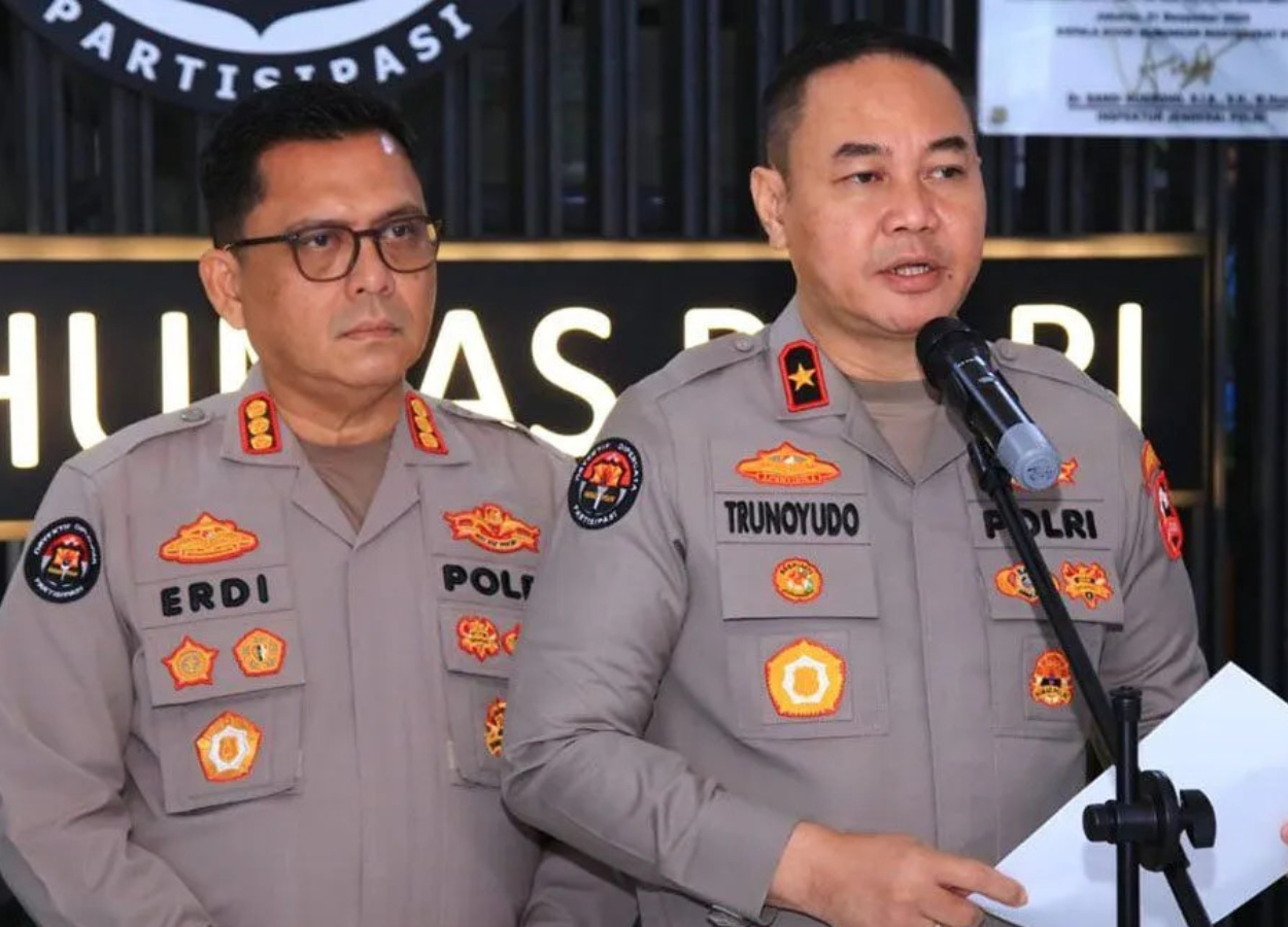 Kapolri Beri Kenaikan Pangkat untuk 3 Polisi yang Gugur Saat Gerebek Judi Sabung Ayam di Lampung