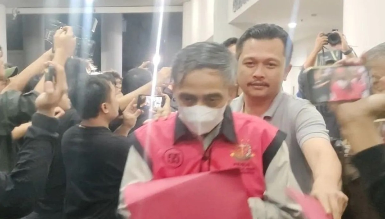 Kasus Suap Hakim CPO Meledak! Tiga Majelis Hakim Resmi Jadi Tersangka