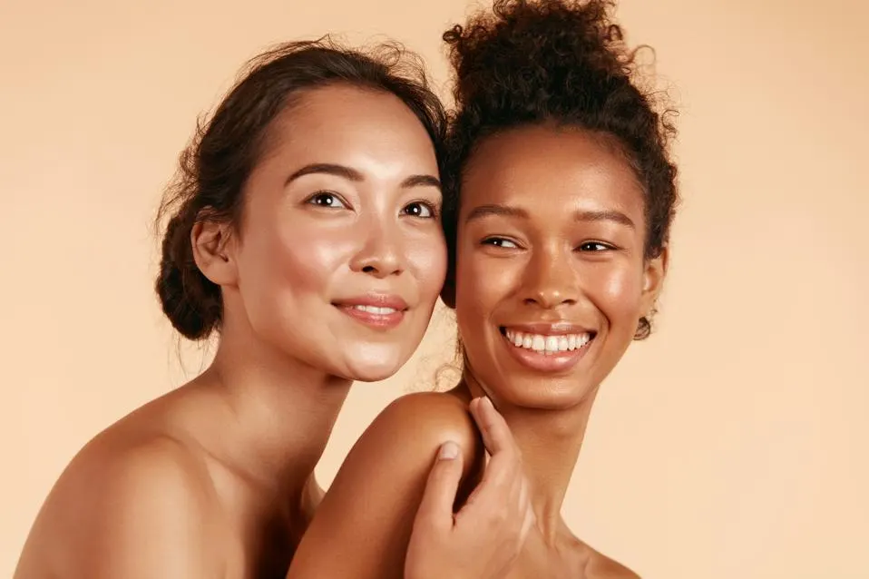 Kelihatan Fresh Tanpa Usaha, Coba Tren No-Makeup Makeup Look Ini!