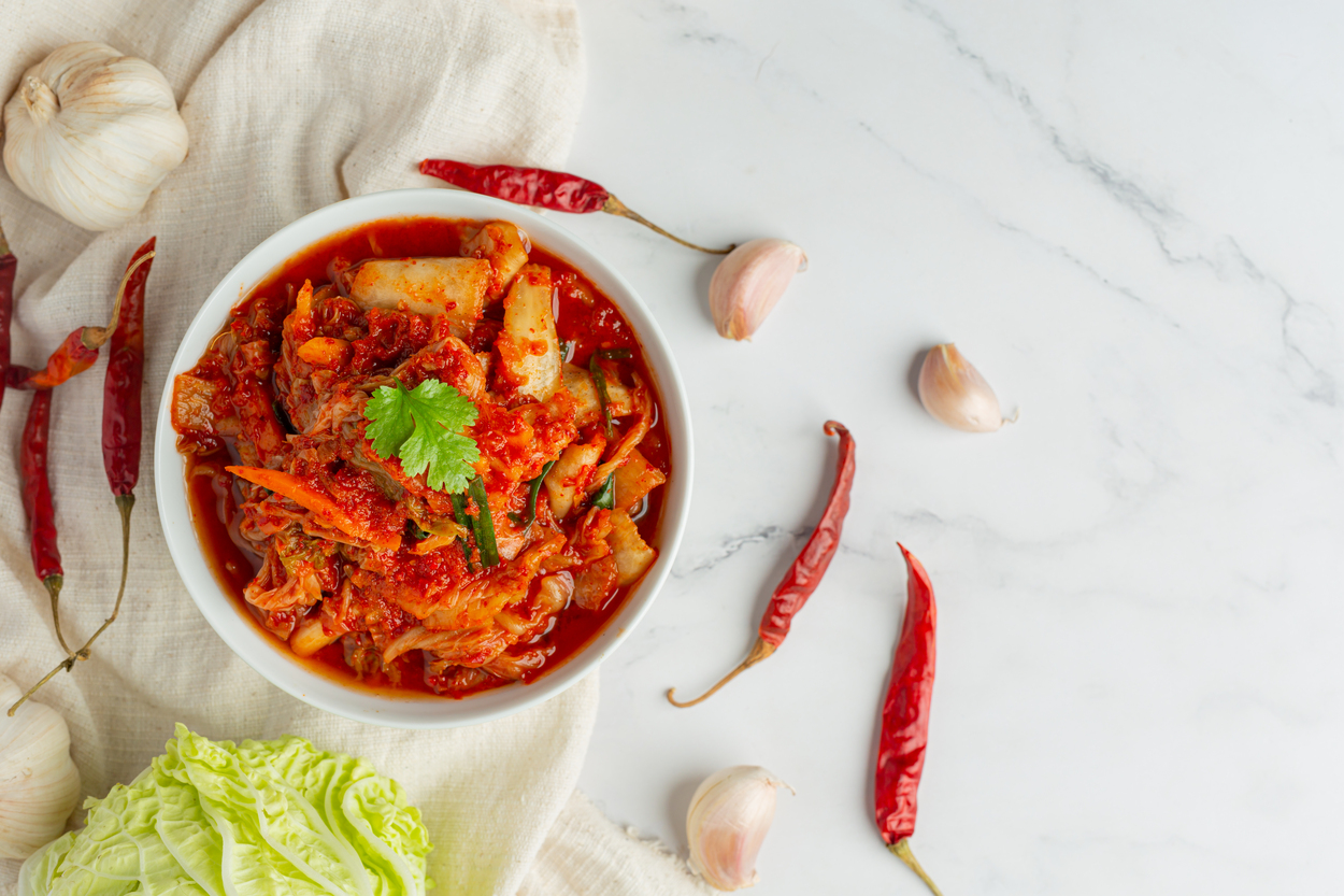 Kenapa Orang Indonesia Suka Makan dengan Sambal?