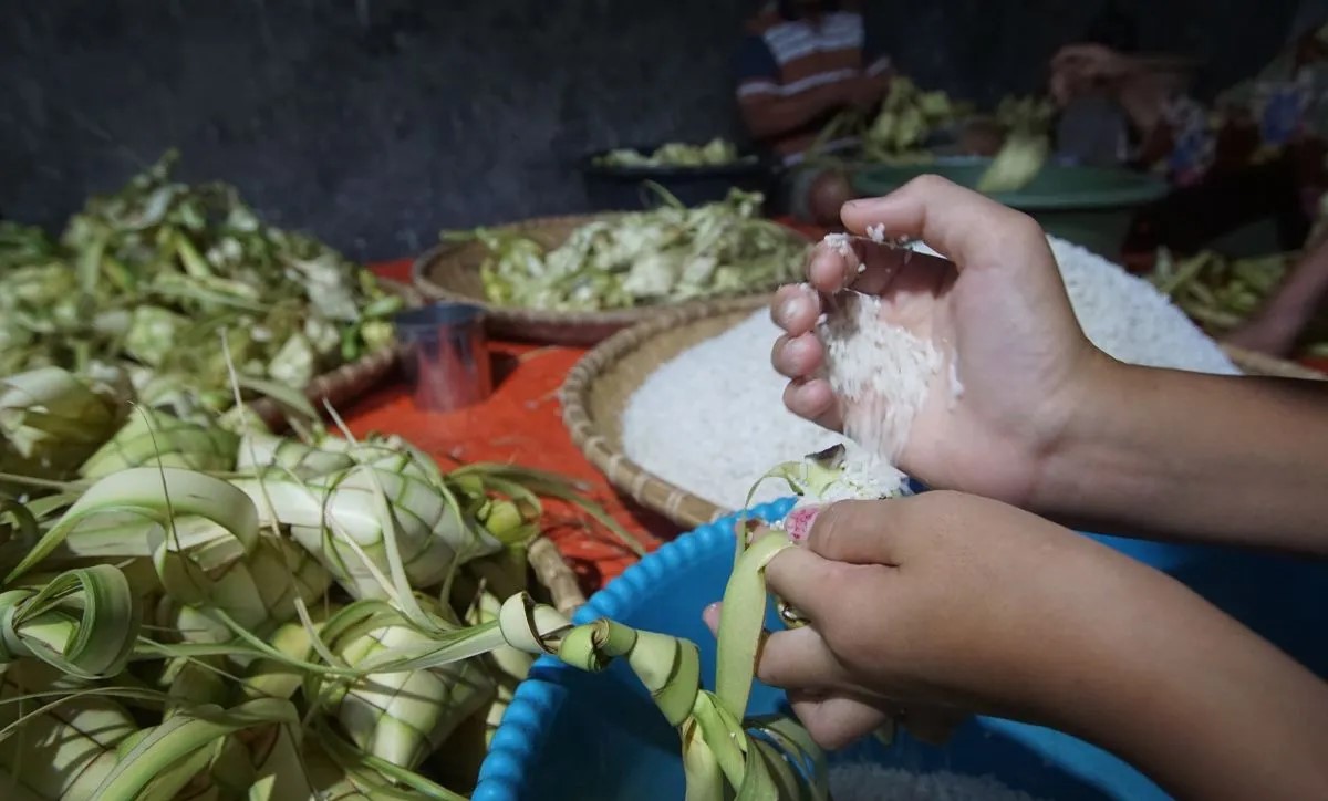 Ketupat Empuk dan Gurih? Begini Rahasia Membuatnya dengan Mudah