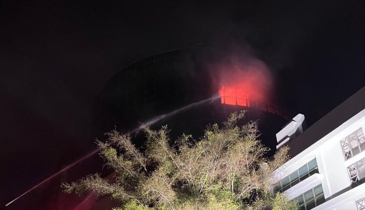 Lahapan Api Kebakaran di Glodok Plaza Tamansari Sampai Dini Hari
