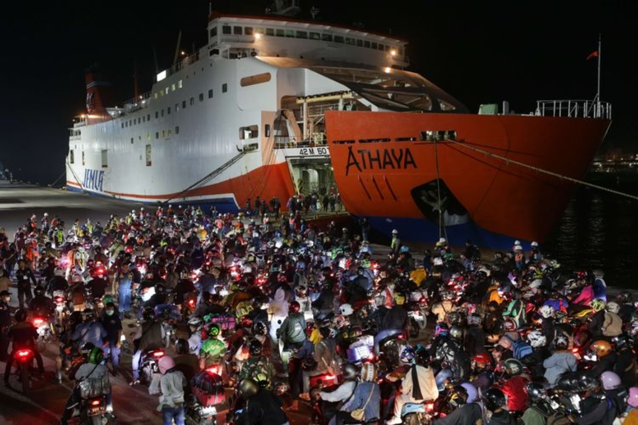 Lonjakan Pemudik di Pelabuhan Ciwandan, Ribuan Sepeda Motor Menyeberang ke Sumatera
