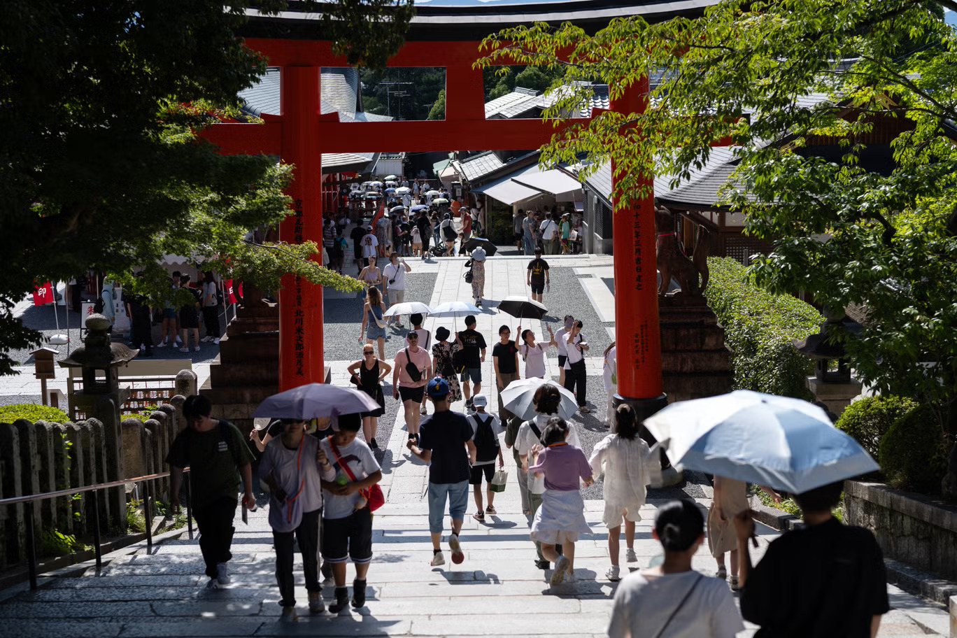 Lonjakan Wisatawan Asing di Jepang, Antara Manfaat Ekonomi dan Tantangan Sosial