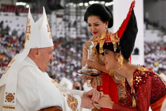 Lyodra Kenang Momen Haru Bersama Paus Fransiskus