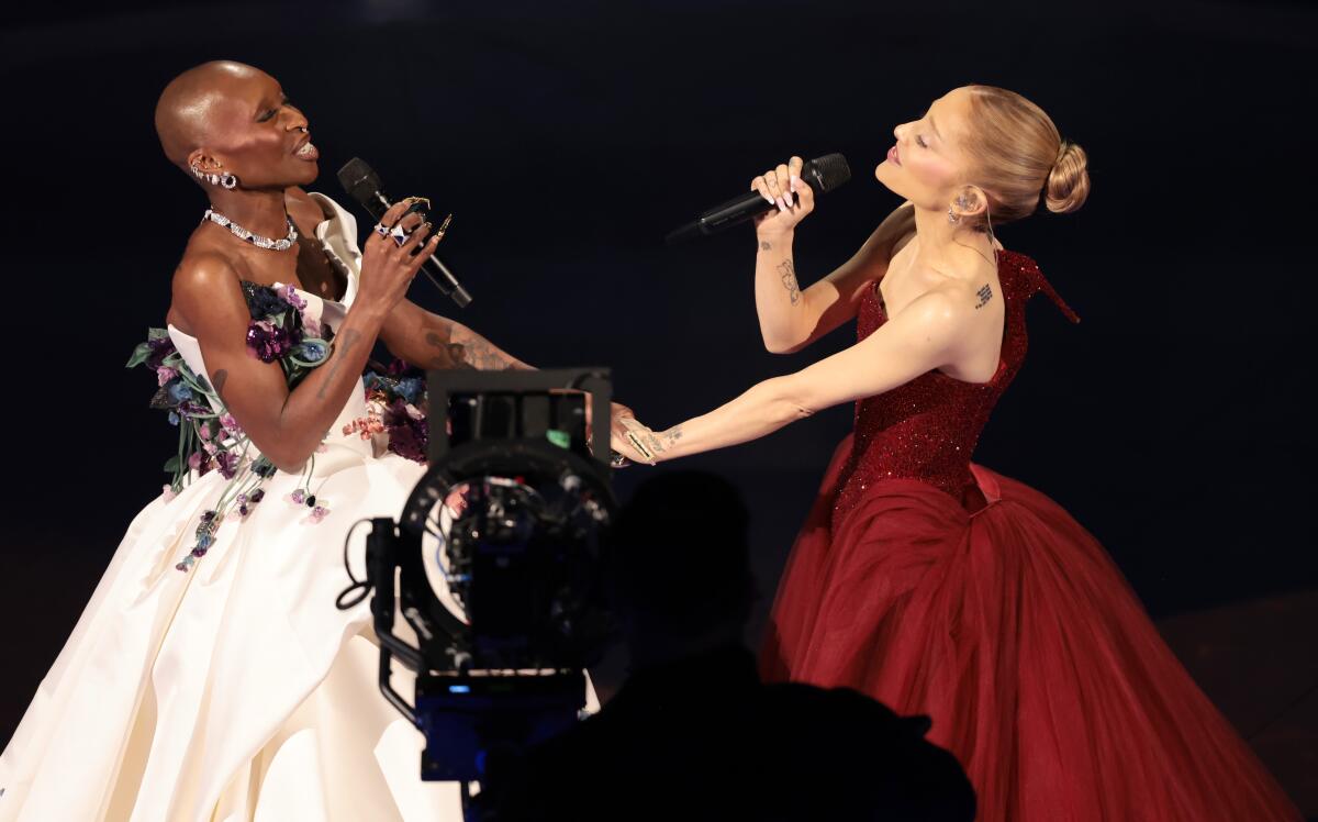 Magis! Ariana Grande dan Cynthia Erivo Nyanyikan Medley Lagu ‘Wicked’ di Panggung Oscar 2025