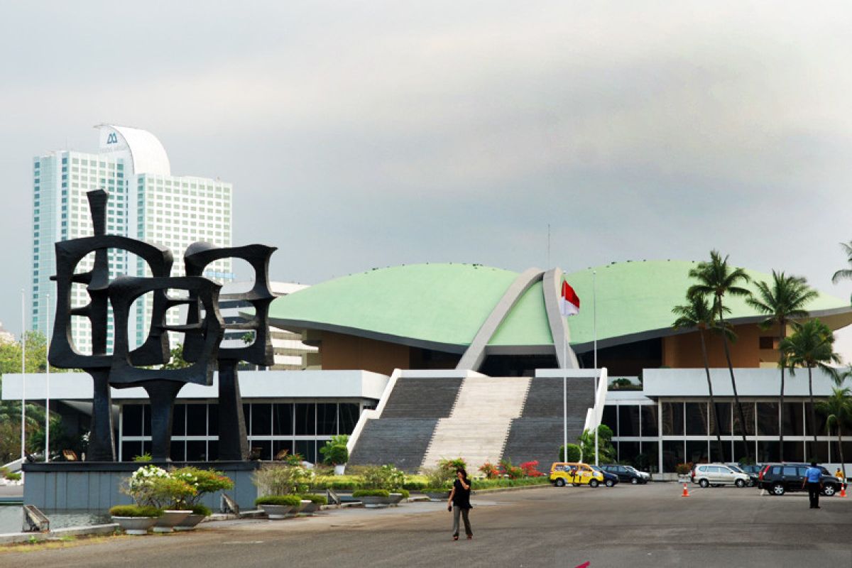 Massa Aksi Geruduk Senayan Hari ini, Lima Ribu Polisi Amankan Aksi Tolak Revisi UU TNI!