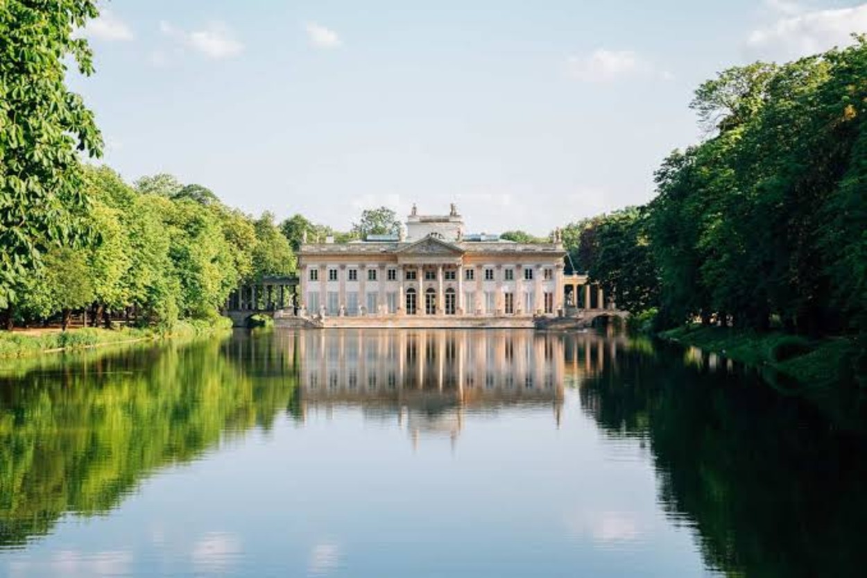 Mau Liburan ke Warsawa? Museum Lazienki Krolewskie Wajib Masuk List, Jangan Terlewat