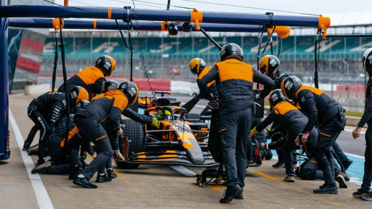 McLaren Jadi Tim F1 Pertama yang Ungkap Mobil 2025