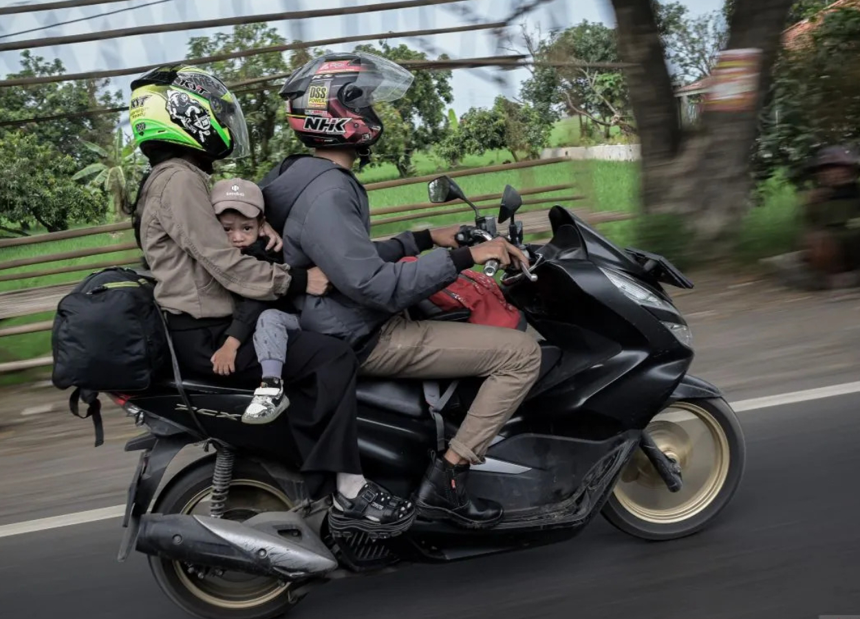 Mudik Naik Motor Bareng Anak? Perhatikan Hal Ini Biar Aman!