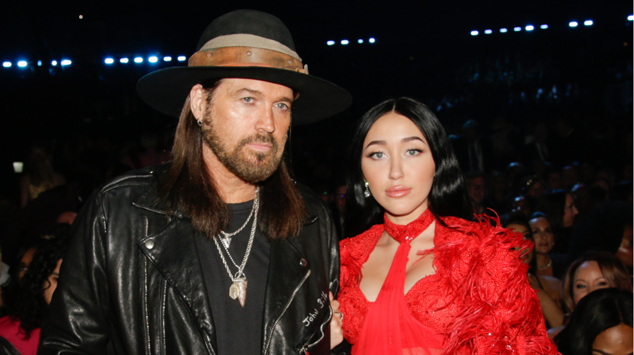 Noah Cyrus Puji Lagu Baru Billy Ray Cyrus di Tengah Konflik Keluarga