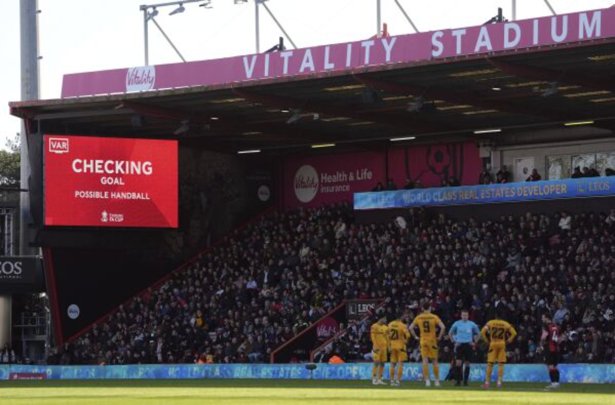 Premier League Tunda Teknologi Offside Otomatis Setelah Insiden VAR Terlama