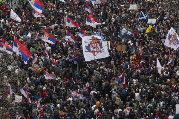 Ratusan Ribu Orang di Serbia Turun ke Jalan, Tuntut Keadilan atas Tragedi Novi Sad!