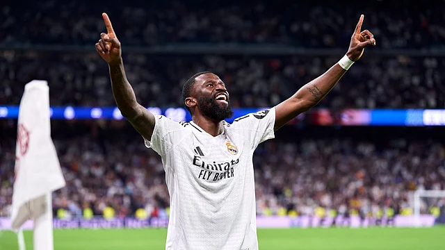 Real Madrid Lolos ke Final Copa del Rey Setelah Drama 8 Gol di Bernabéu!