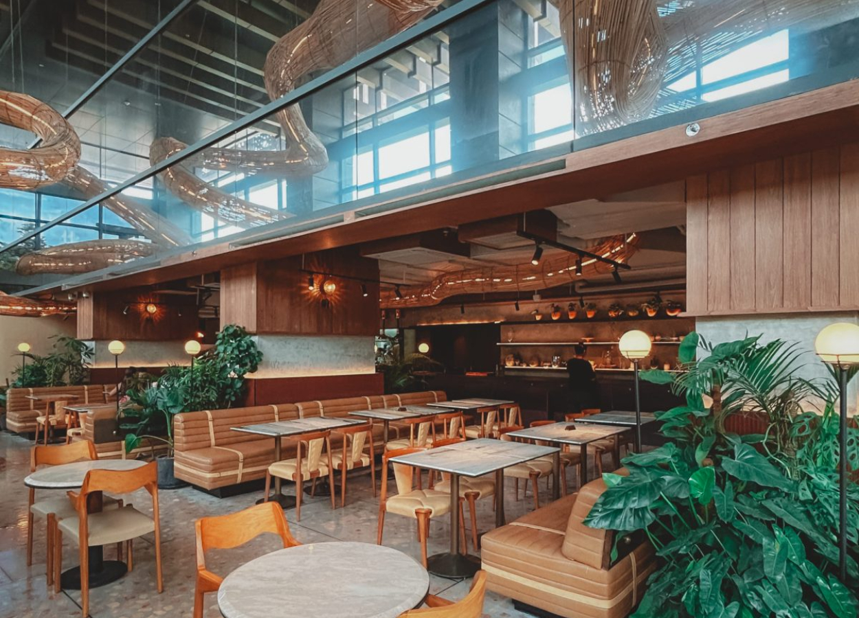 Restoran di ASHTA District 8 yang Wajib Dicoba!
