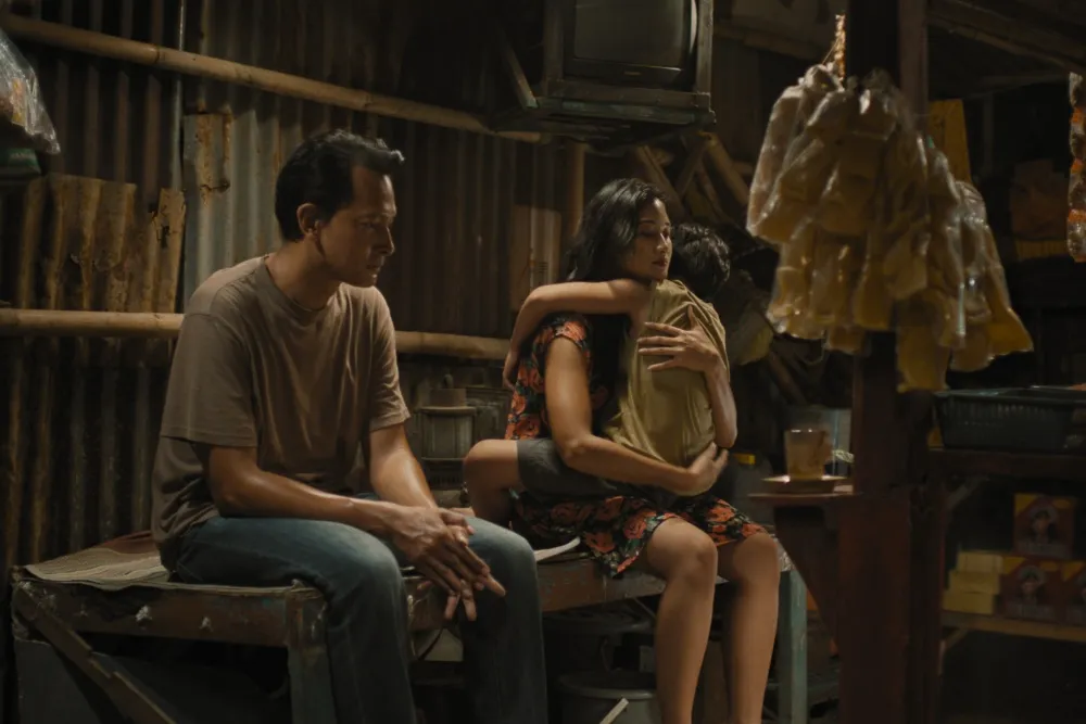 Reza Rahadian Debut Sutradara di Film ‘Pangku’, Drama Pedih di Tengah Krisis 1998!