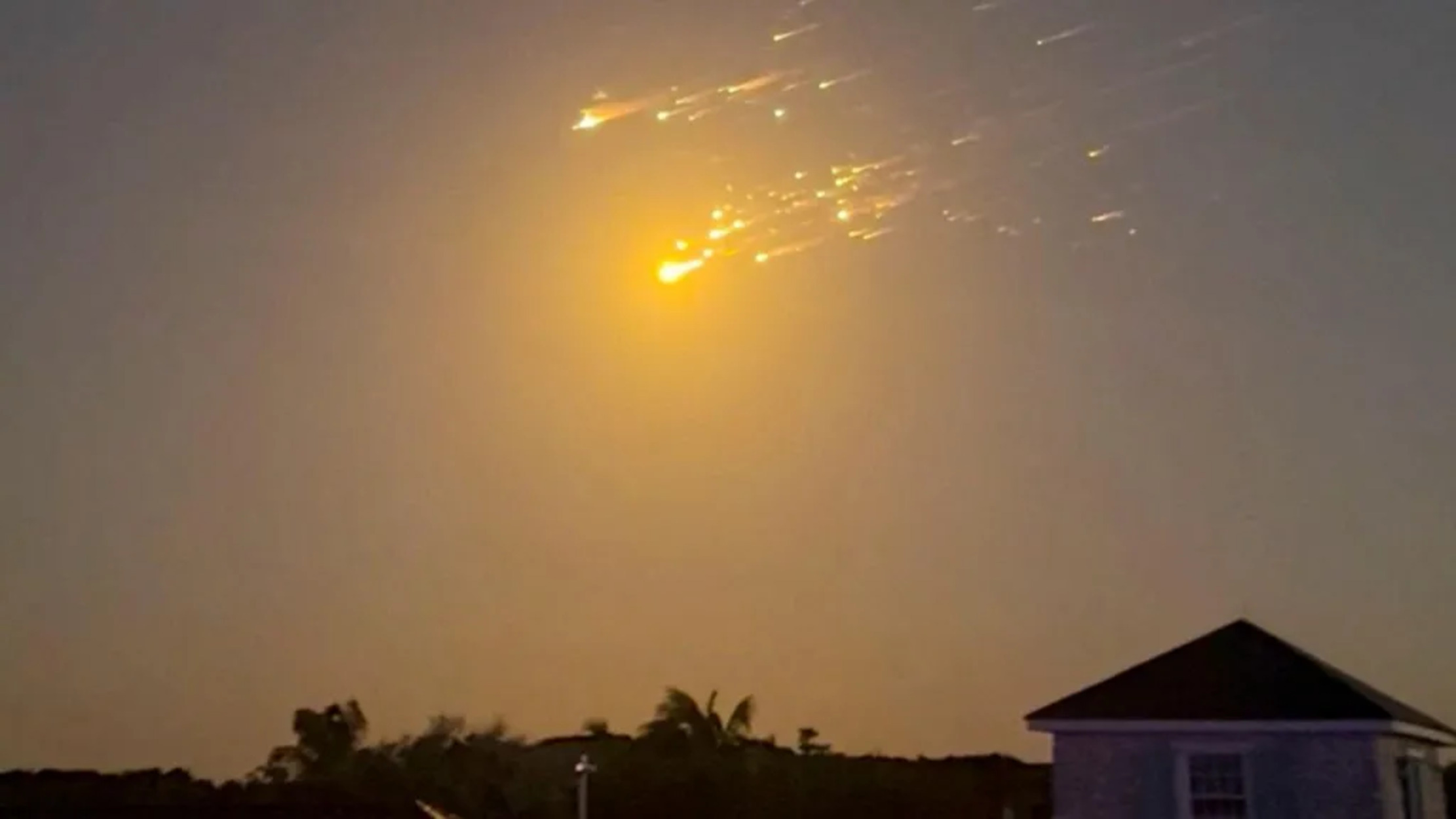 Roket SpaceX Meledak Usai Diluncurkan dari Texas, Picu Peringatan Bahaya Puing Antariksa