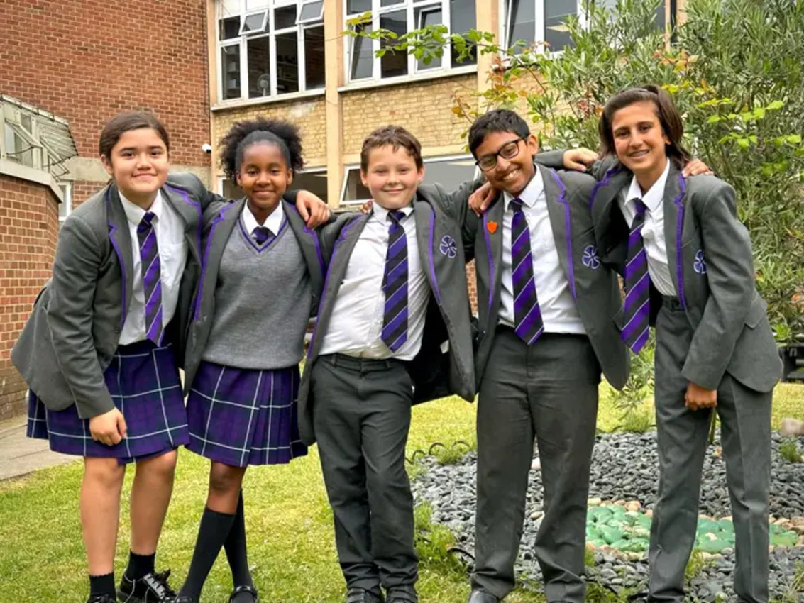 Sekolah di London Ini Ubah Jam Belajar Jadi 12 Jam untuk Cegah Murid Ketergantungan Ponsel
