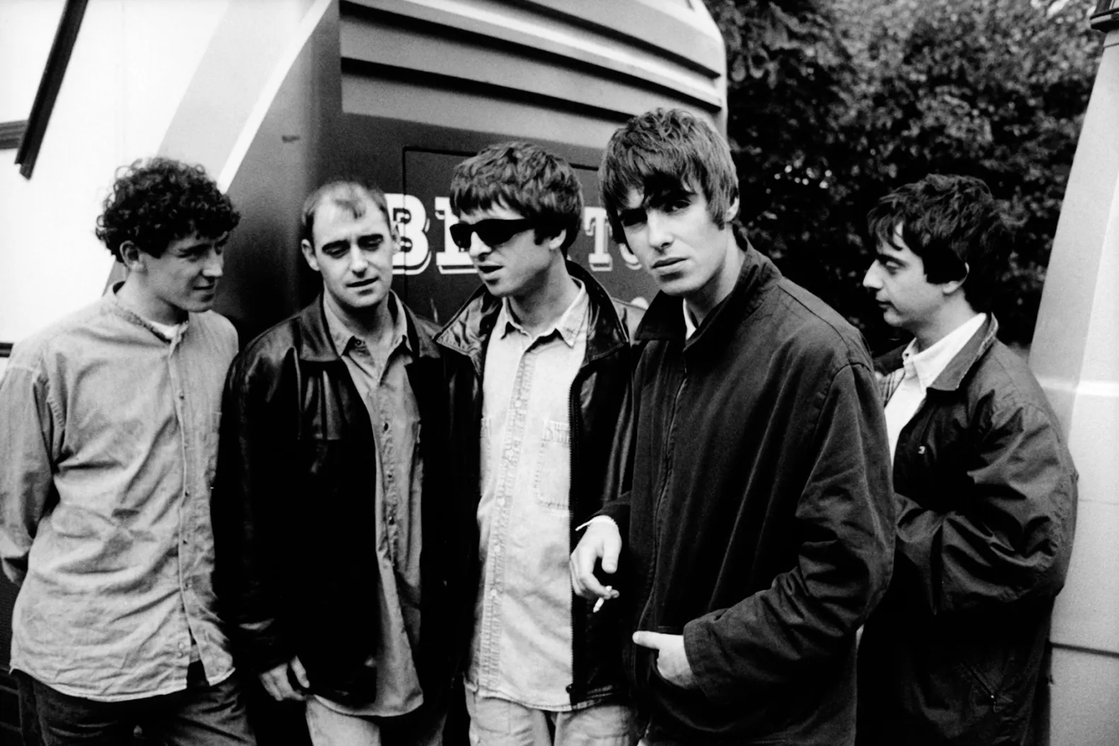 Setelah 31 Tahun, Oasis Siap Rebut Posisi Nomor Satu dengan Lagu ‘Whatever’